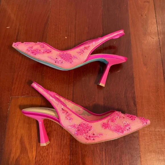 BNWOB Betsy Johnson Nikki Embroidered Sling Back Pumps 9 Fushia Pink Beaded - Picture 3 of 11